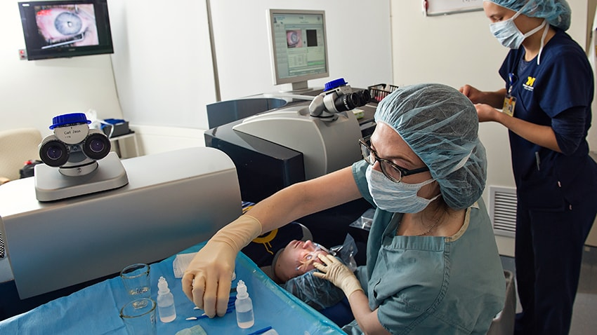 You are currently viewing 6 Essential Questions to Ask Before Choosing Your LASIK Surgeon