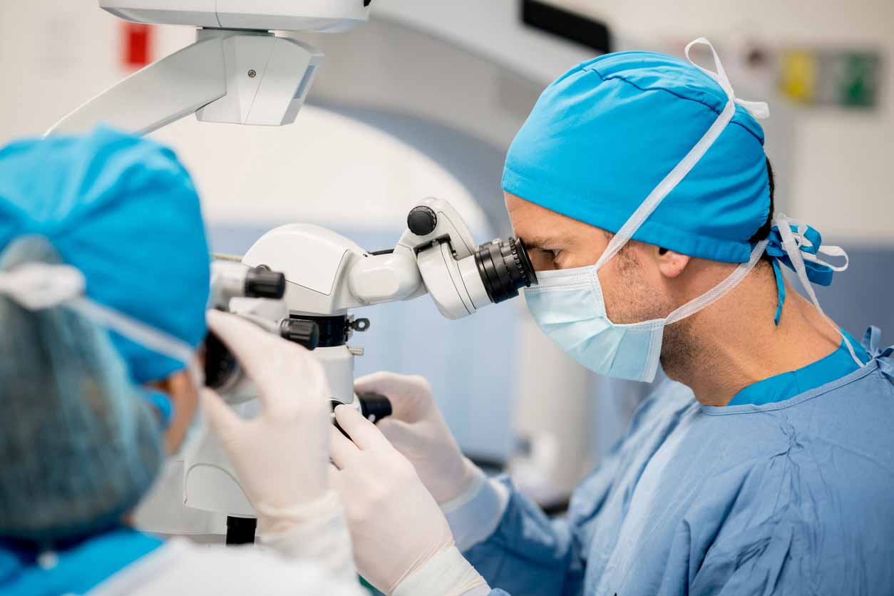 You are currently viewing 5 Qualities to Choose a Competent LASIK Surgeon